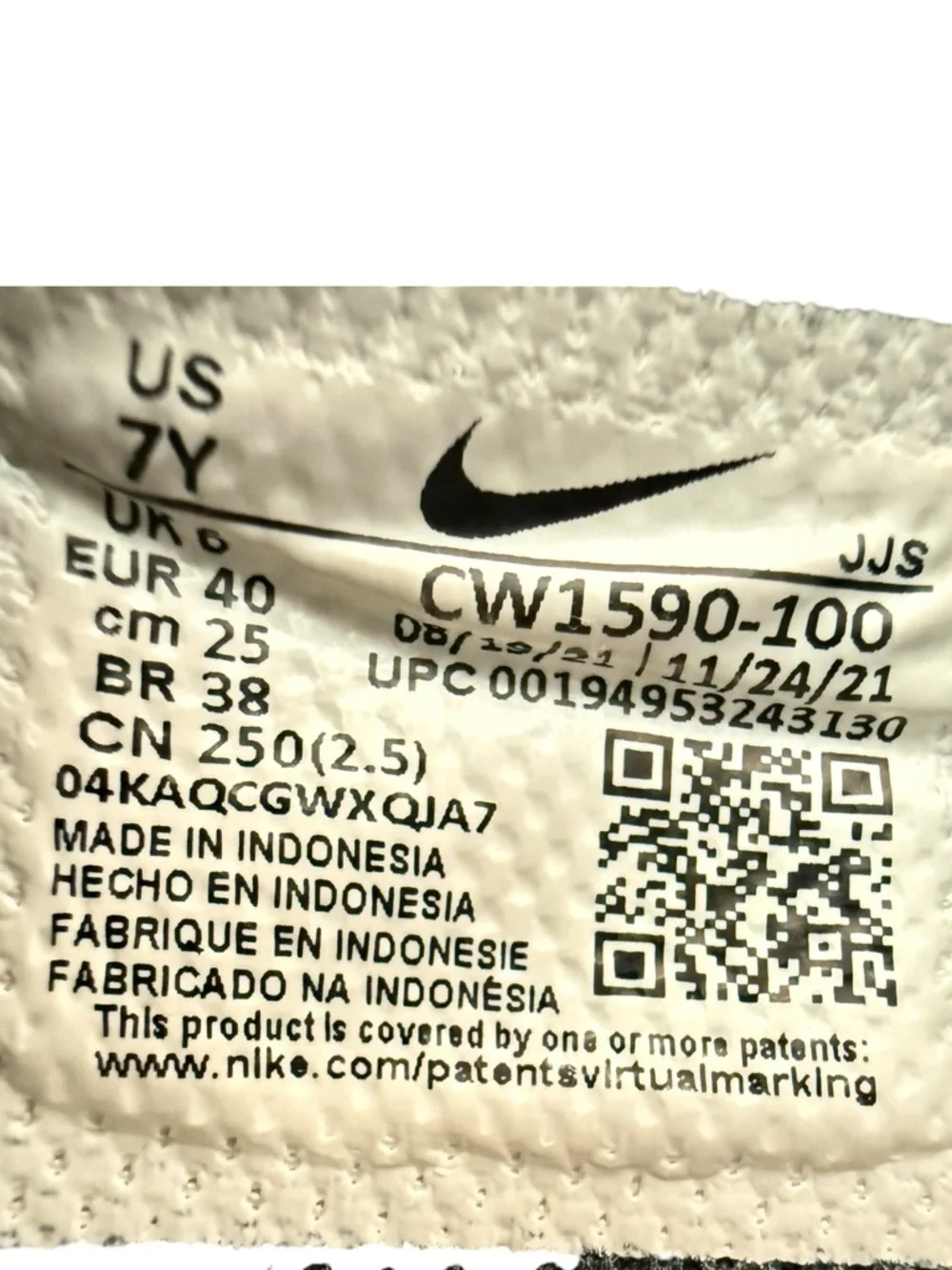 Nike Dunk Low Panda Sneakers Black White Size 7Y(Man), 8.5Y ( Woman) Lace-Up